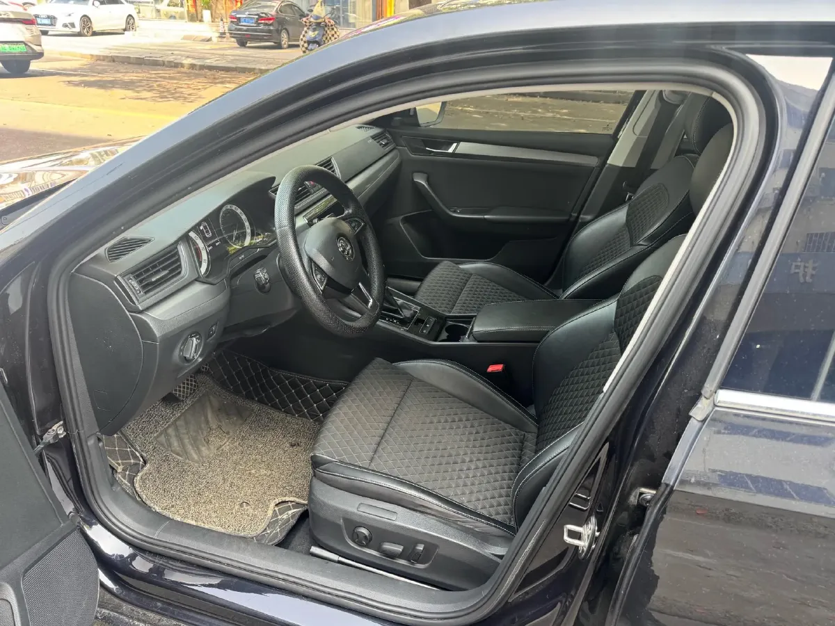 2018 Skoda Superb 1.8T 180HP L4 7DCT,autocango,china used car exporter,china ev exporter,chinese used car exporter,chinese used ev exporter