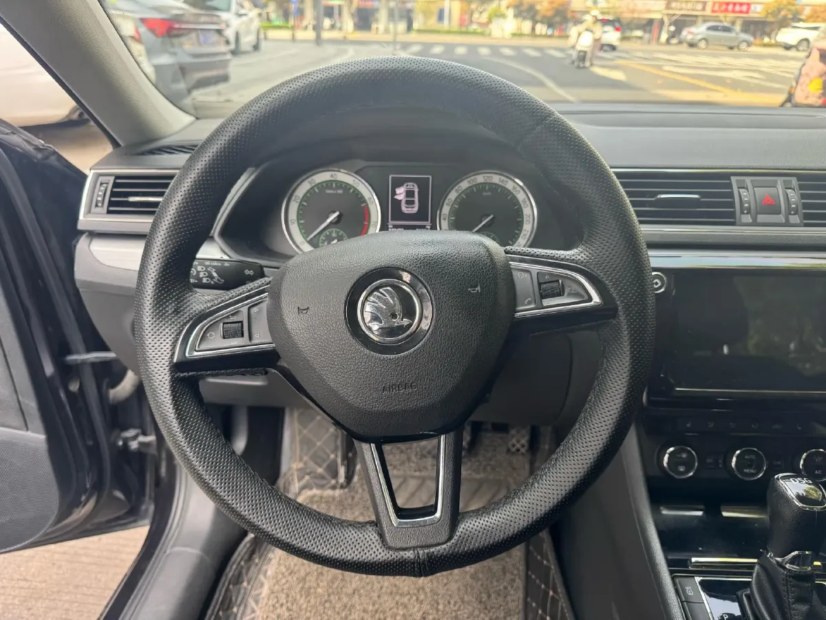 2018 Skoda Superb 1.8T 180HP L4 7DCT,autocango,china used car exporter,china ev exporter,chinese used car exporter,chinese used ev exporter