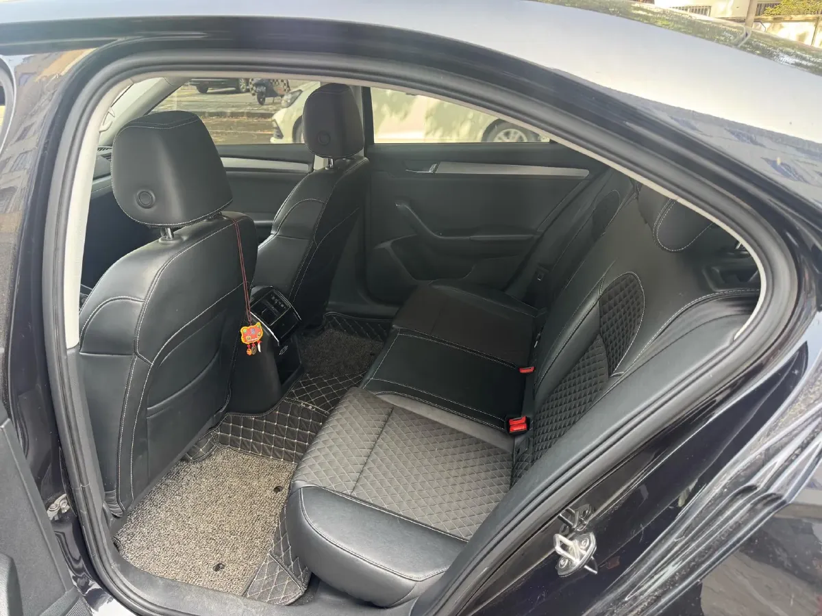 2018 Skoda Superb 1.8T 180HP L4 7DCT,autocango,china used car exporter,china ev exporter,chinese used car exporter,chinese used ev exporter