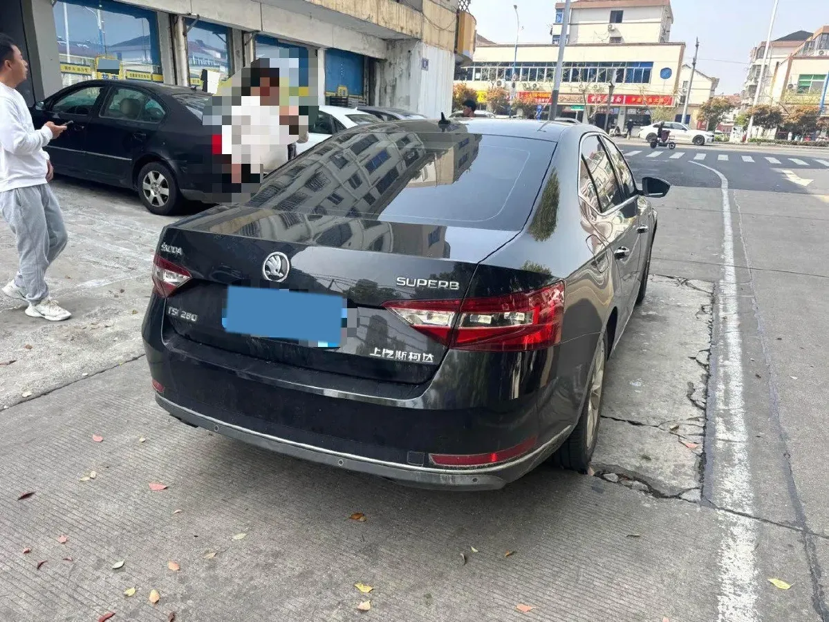 2018 Skoda Superb 1.8T 180HP L4 7DCT,autocango,china used car exporter,china ev exporter,chinese used car exporter,chinese used ev exporter