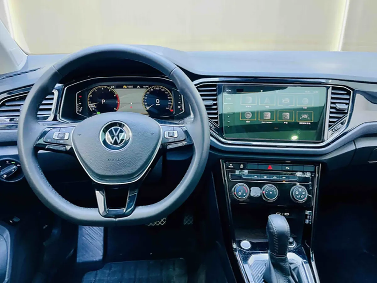 2022 Volkswagen T-Roc 1.4T 150HP L4 7DCT,autocango,china used car exporter,china ev exporter,chinese used car exporter,chinese used ev exporter