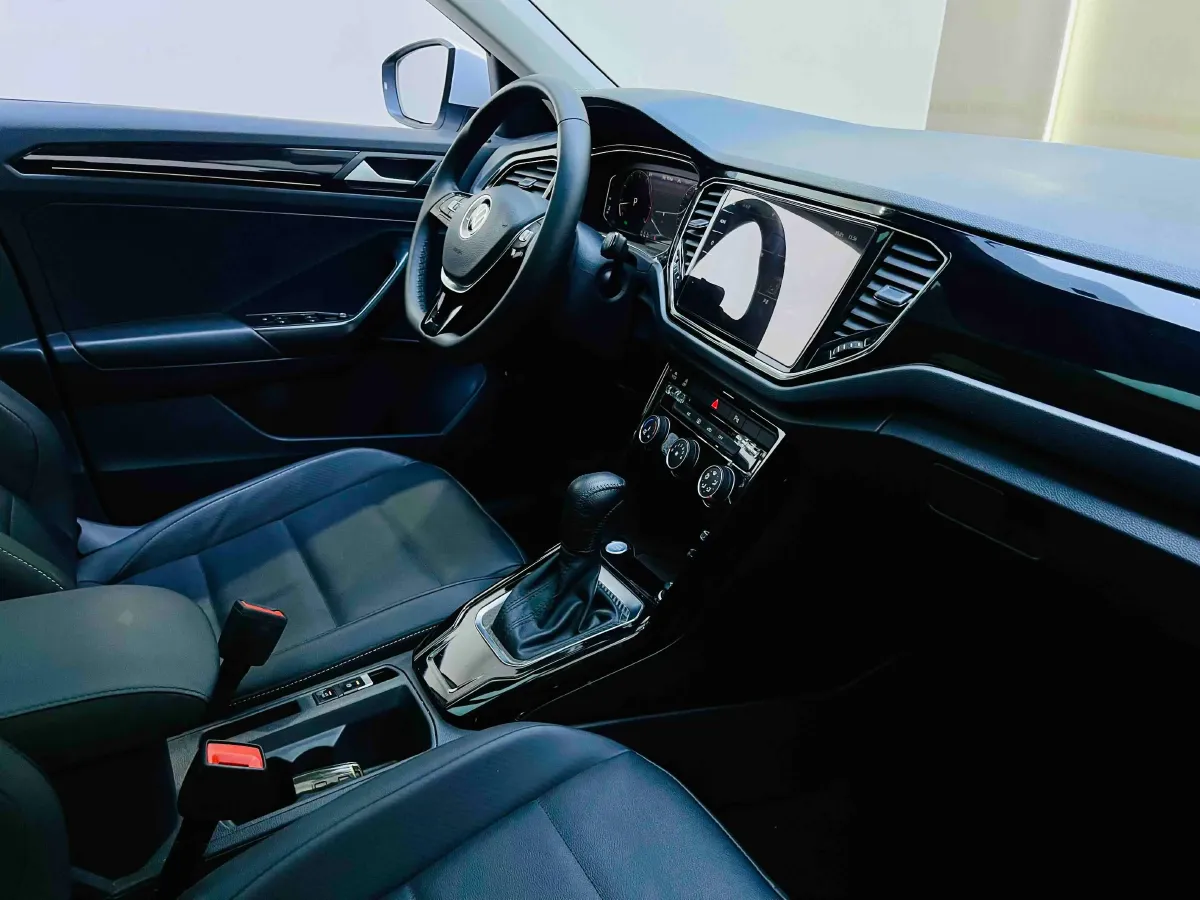 2022 Volkswagen T-Roc 1.4T 150HP L4 7DCT,autocango,china used car exporter,china ev exporter,chinese used car exporter,chinese used ev exporter