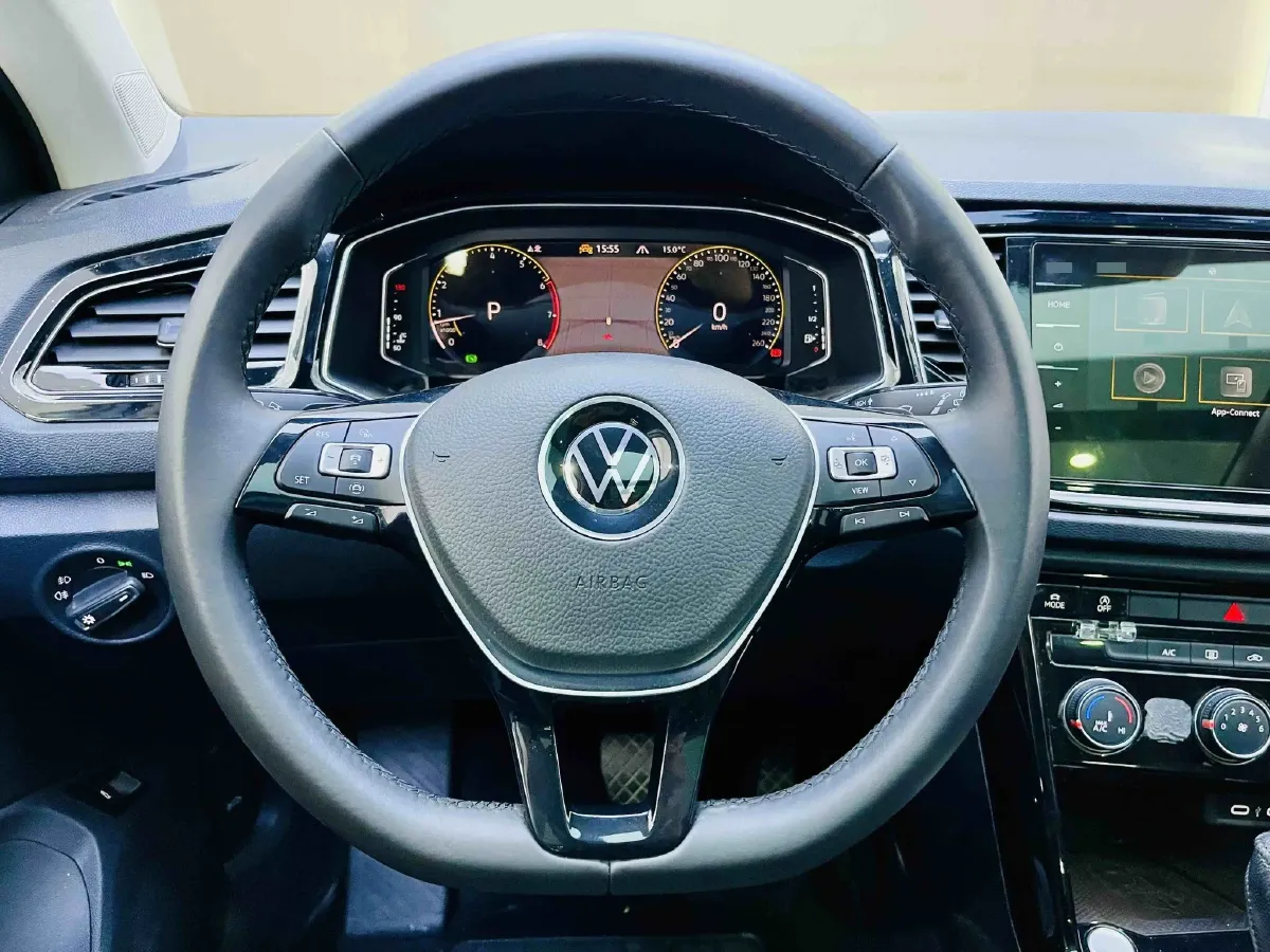 2022 Volkswagen T-Roc 1.4T 150HP L4 7DCT,autocango,china used car exporter,china ev exporter,chinese used car exporter,chinese used ev exporter