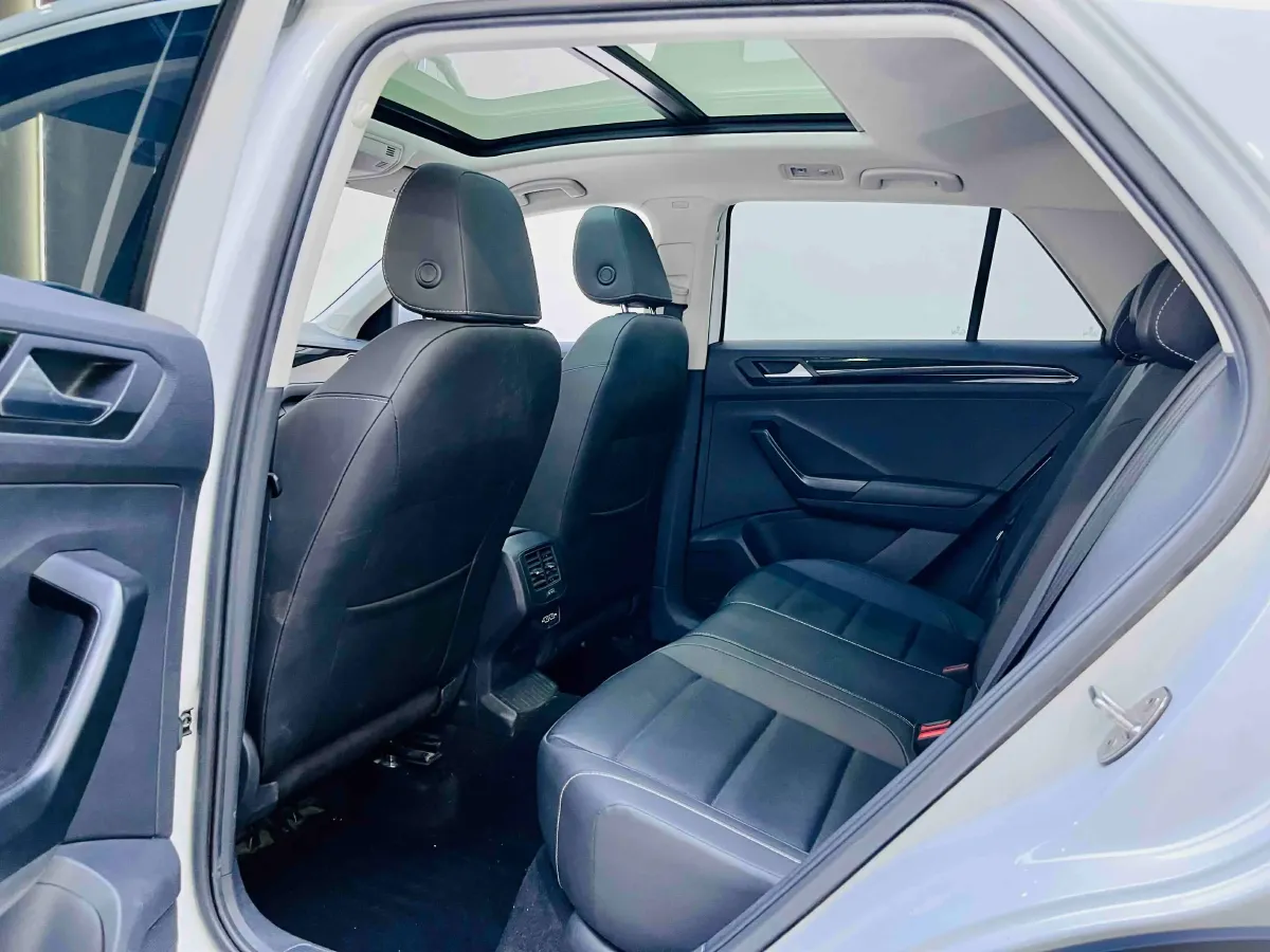 2022 Volkswagen T-Roc 1.4T 150HP L4 7DCT,autocango,china used car exporter,china ev exporter,chinese used car exporter,chinese used ev exporter