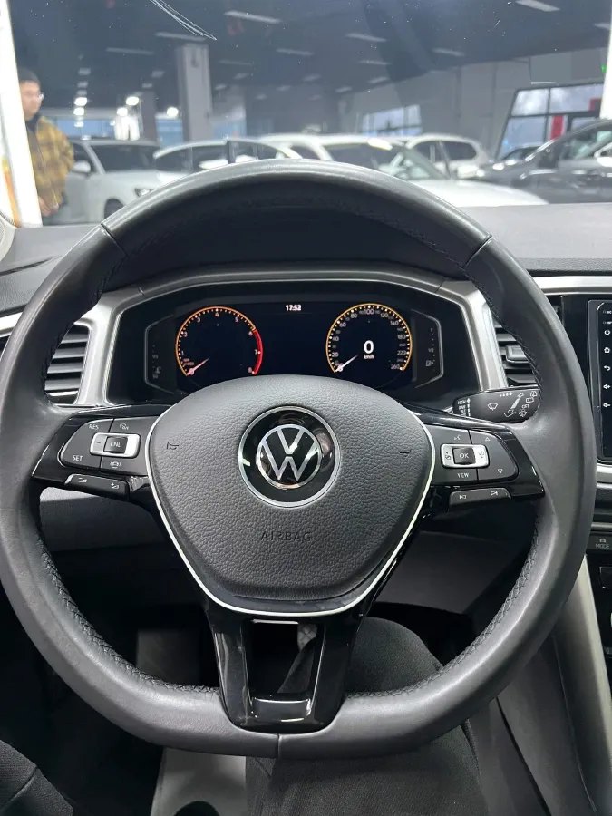2022 Volkswagen T-Roc 1.4T 150HP L4 7DCT,autocango,china used car exporter,china ev exporter,chinese used car exporter,chinese used ev exporter