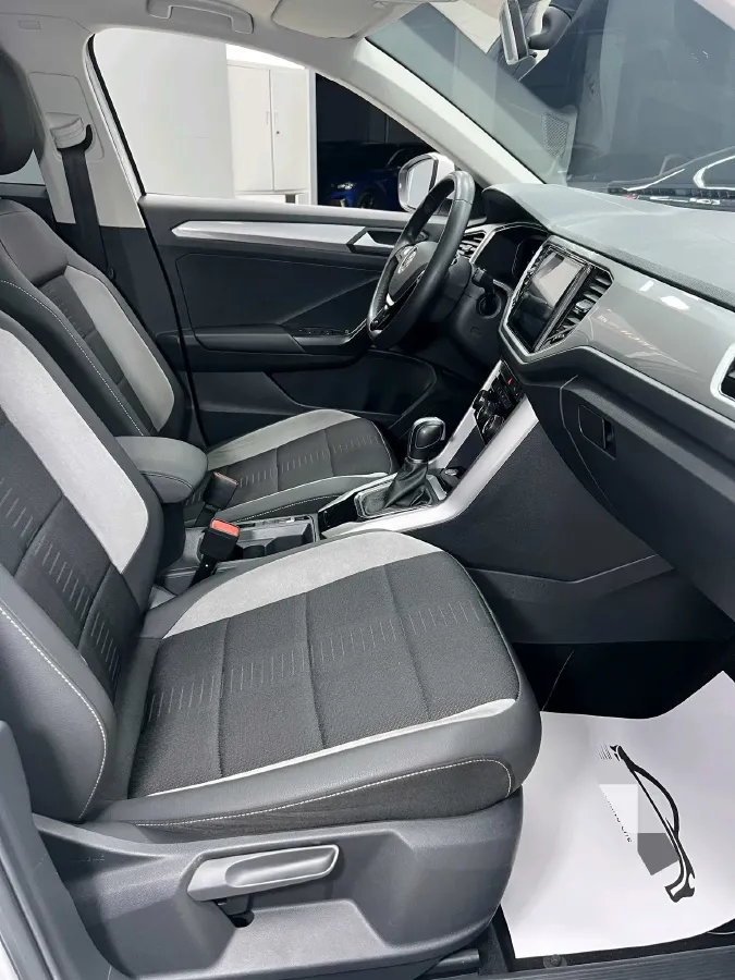 2022 Volkswagen T-Roc 1.4T 150HP L4 7DCT,autocango,china used car exporter,china ev exporter,chinese used car exporter,chinese used ev exporter