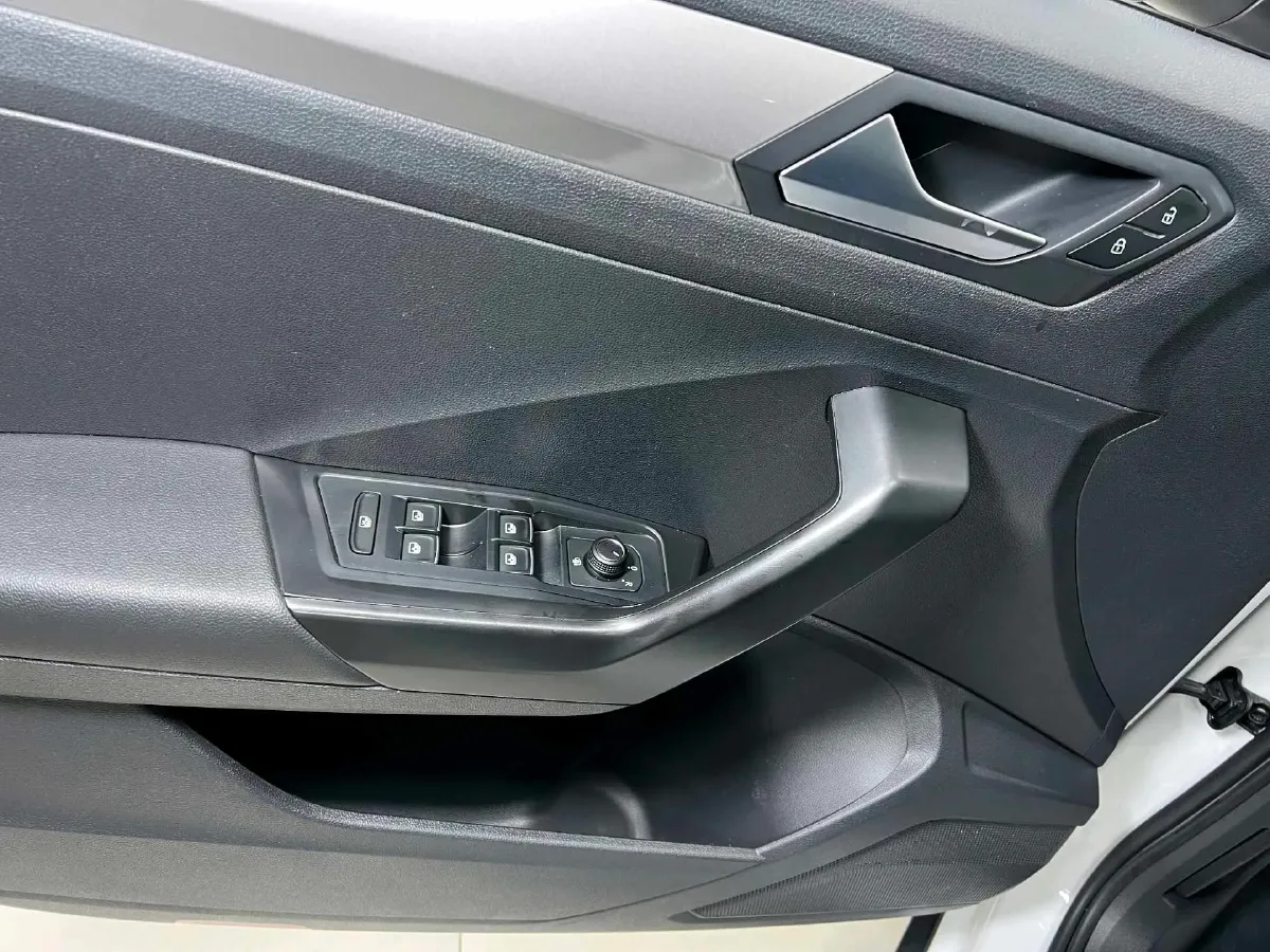 2022 Volkswagen T-Roc 1.4T 150HP L4 7DCT,autocango,china used car exporter,china ev exporter,chinese used car exporter,chinese used ev exporter