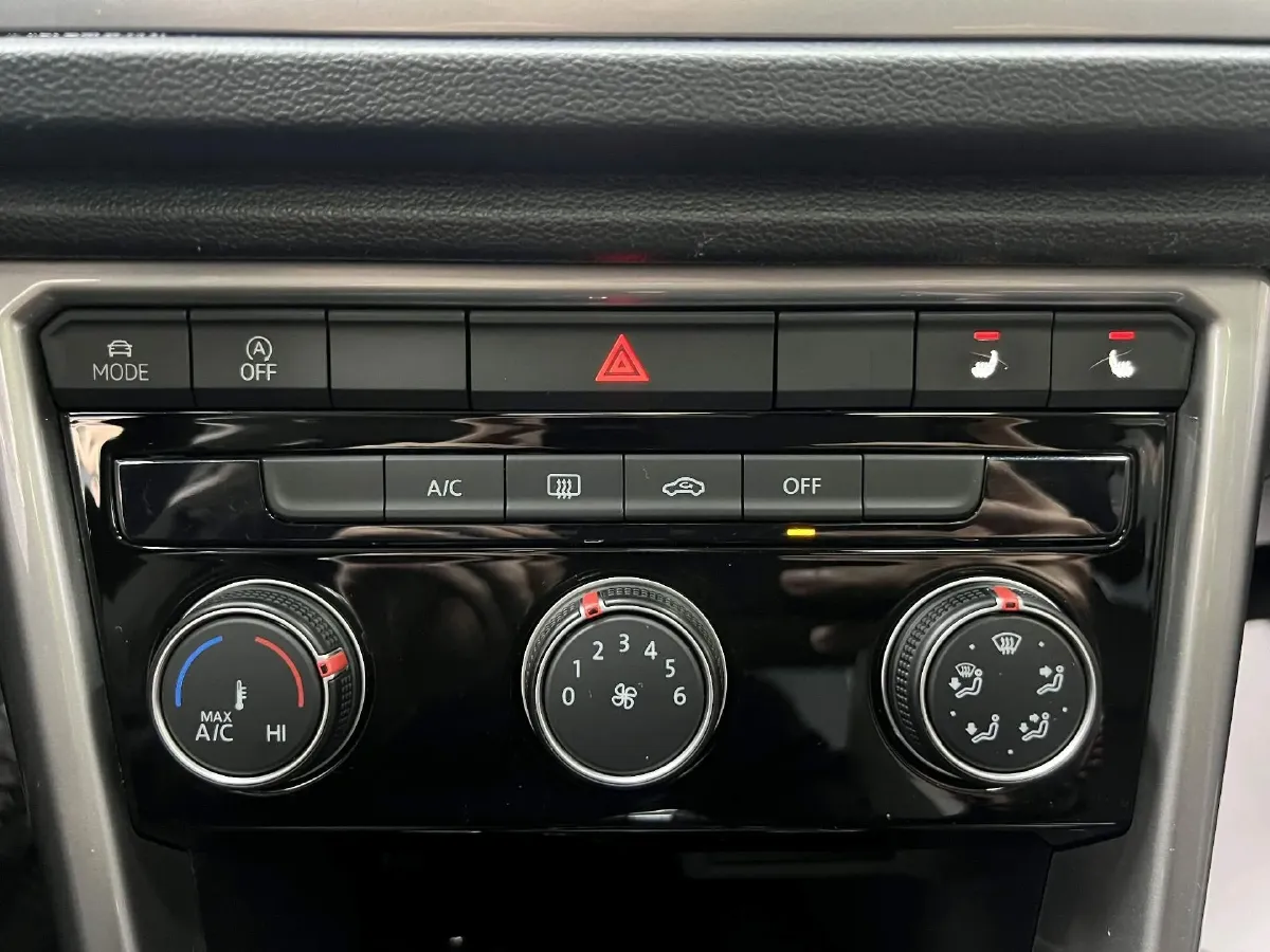 2022 Volkswagen T-Roc 1.4T 150HP L4 7DCT,autocango,china used car exporter,china ev exporter,chinese used car exporter,chinese used ev exporter