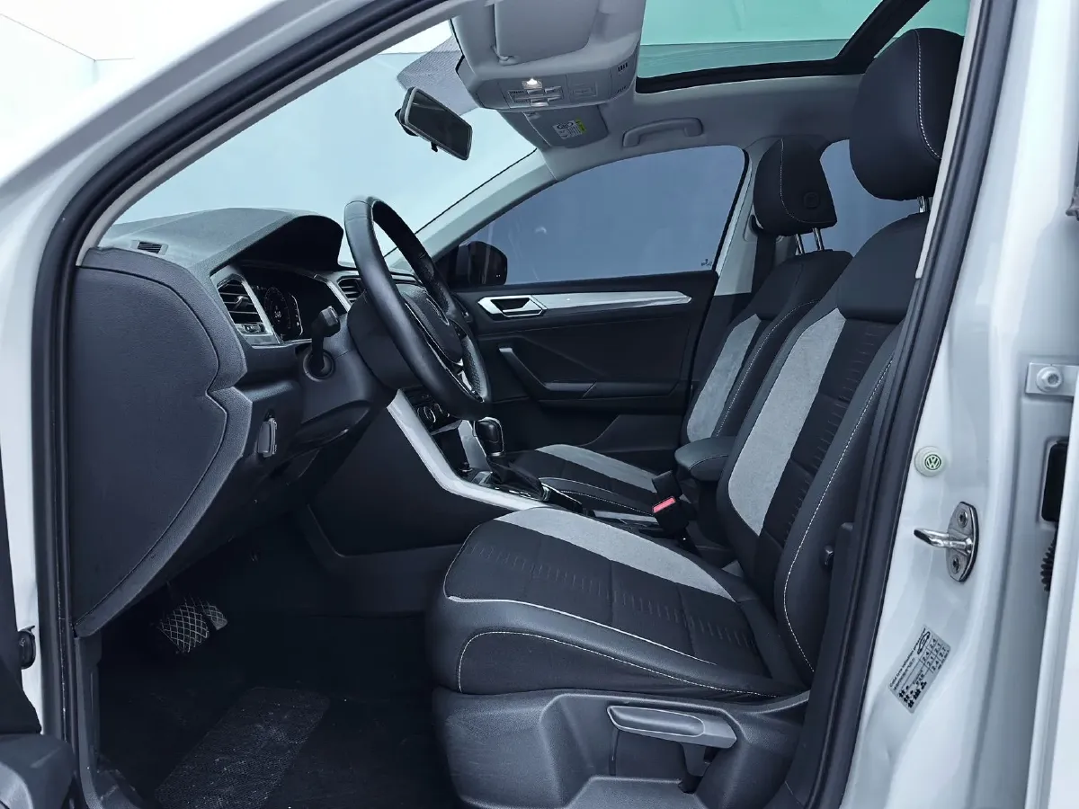 2022 Volkswagen T-Roc 1.4T 150HP L4 7DCT,autocango,china used car exporter,china ev exporter,chinese used car exporter,chinese used ev exporter