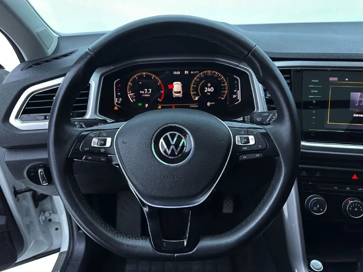 2022 Volkswagen T-Roc 1.4T 150HP L4 7DCT,autocango,china used car exporter,china ev exporter,chinese used car exporter,chinese used ev exporter