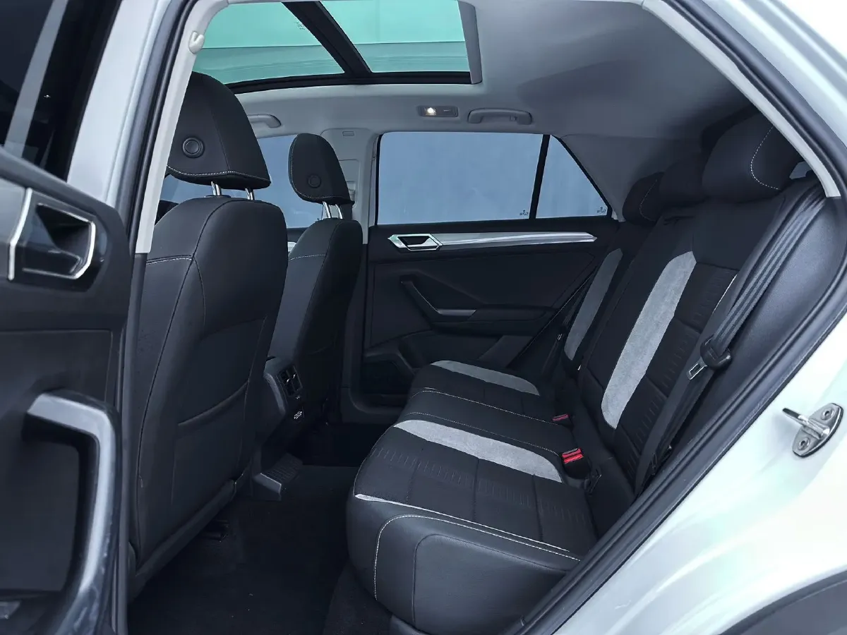 2022 Volkswagen T-Roc 1.4T 150HP L4 7DCT,autocango,china used car exporter,china ev exporter,chinese used car exporter,chinese used ev exporter