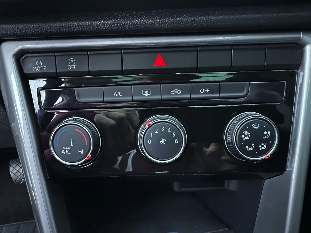 2022 Volkswagen T-Roc 1.4T 150HP L4 7DCT,autocango,china used car exporter,china ev exporter,chinese used car exporter,chinese used ev exporter