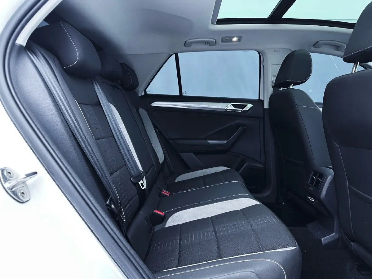 2022 Volkswagen T-Roc 1.4T 150HP L4 7DCT,autocango,china used car exporter,china ev exporter,chinese used car exporter,chinese used ev exporter