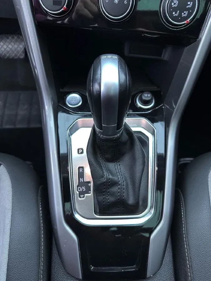 2022 Volkswagen T-Roc 1.4T 150HP L4 7DCT,autocango,china used car exporter,china ev exporter,chinese used car exporter,chinese used ev exporter