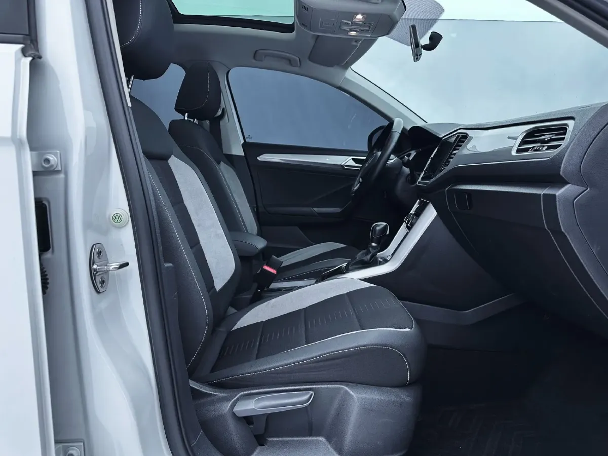 2022 Volkswagen T-Roc 1.4T 150HP L4 7DCT,autocango,china used car exporter,china ev exporter,chinese used car exporter,chinese used ev exporter