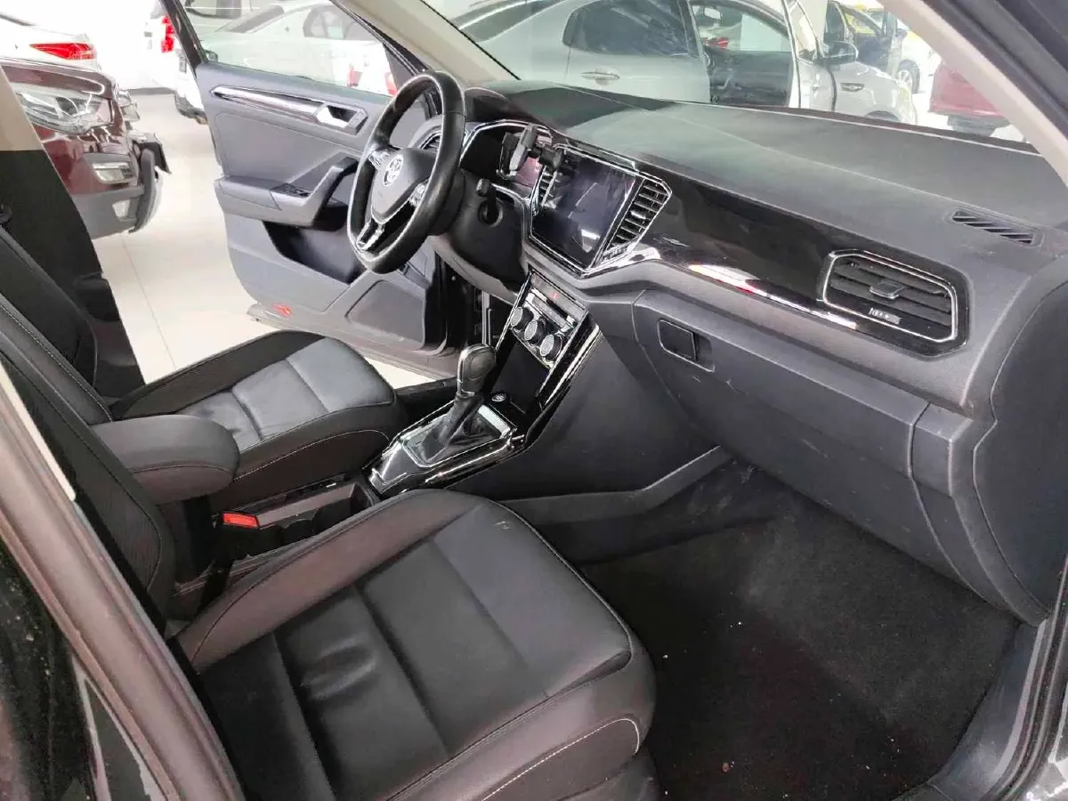 2021 Volkswagen T-Roc 1.4T 150HP L4 7DCT,autocango,china used car exporter,china ev exporter,chinese used car exporter,chinese used ev exporter