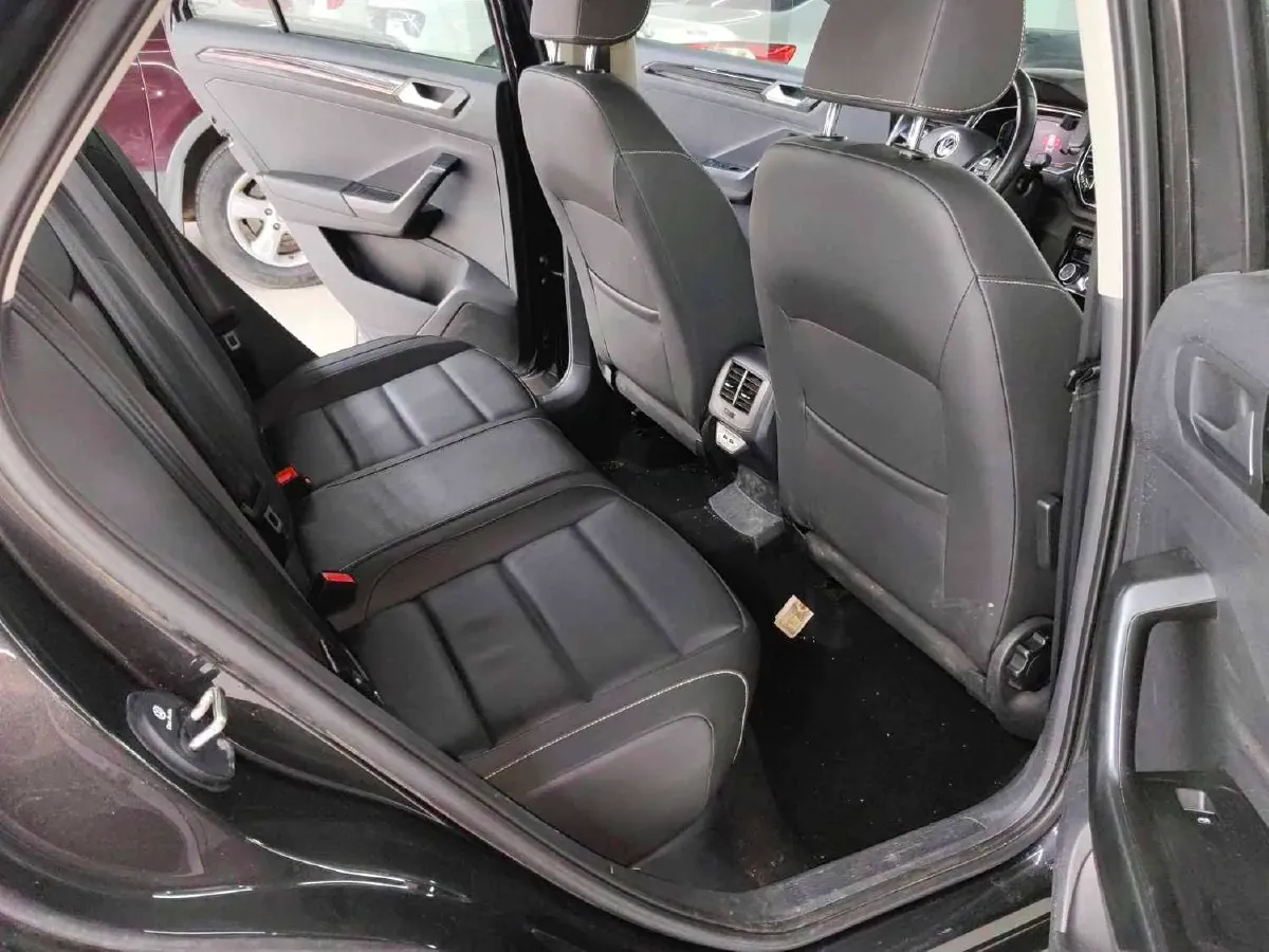 2021 Volkswagen T-Roc 1.4T 150HP L4 7DCT,autocango,china used car exporter,china ev exporter,chinese used car exporter,chinese used ev exporter