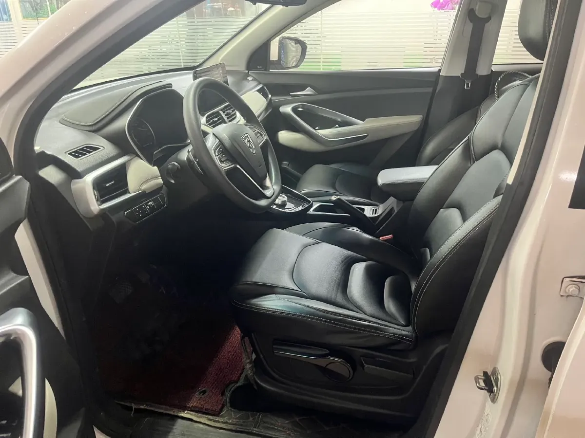 2018 BaoJun 530 1.5T 150HP L4 6MT,autocango,china used car exporter,china ev exporter,chinese used car exporter,chinese used ev exporter