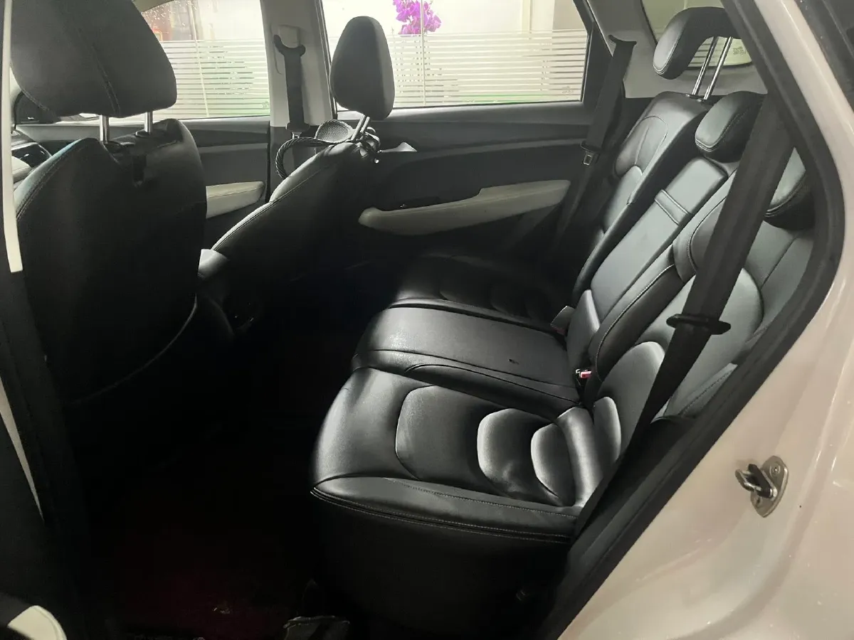 2018 BaoJun 530 1.5T 150HP L4 6MT,autocango,china used car exporter,china ev exporter,chinese used car exporter,chinese used ev exporter