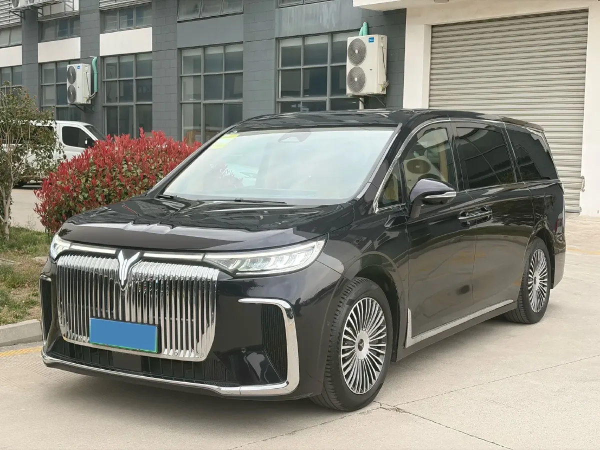 2024 Voyah Dream 1.5T 150HP L4 PHEV 43KWH,autocango,china used car exporter,china ev exporter,chinese used car exporter,chinese used ev exporter