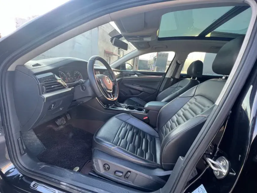 2020 Volkswagen Passat 2.0T 186HP L4 7DCT,autocango,china used car exporter,china ev exporter,chinese used car exporter,chinese used ev exporter