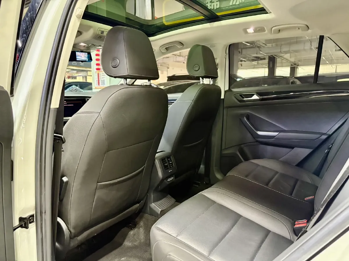 2022 Volkswagen T-Roc 1.4T 150HP L4 7DCT,autocango,china used car exporter,china ev exporter,chinese used car exporter,chinese used ev exporter