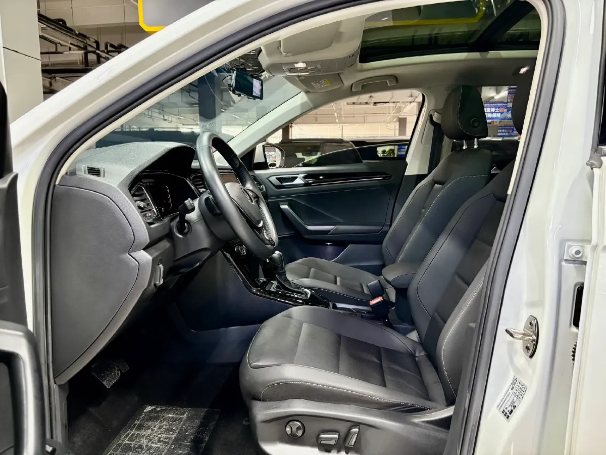 2022 Volkswagen T-Roc 1.4T 150HP L4 7DCT,autocango,china used car exporter,china ev exporter,chinese used car exporter,chinese used ev exporter