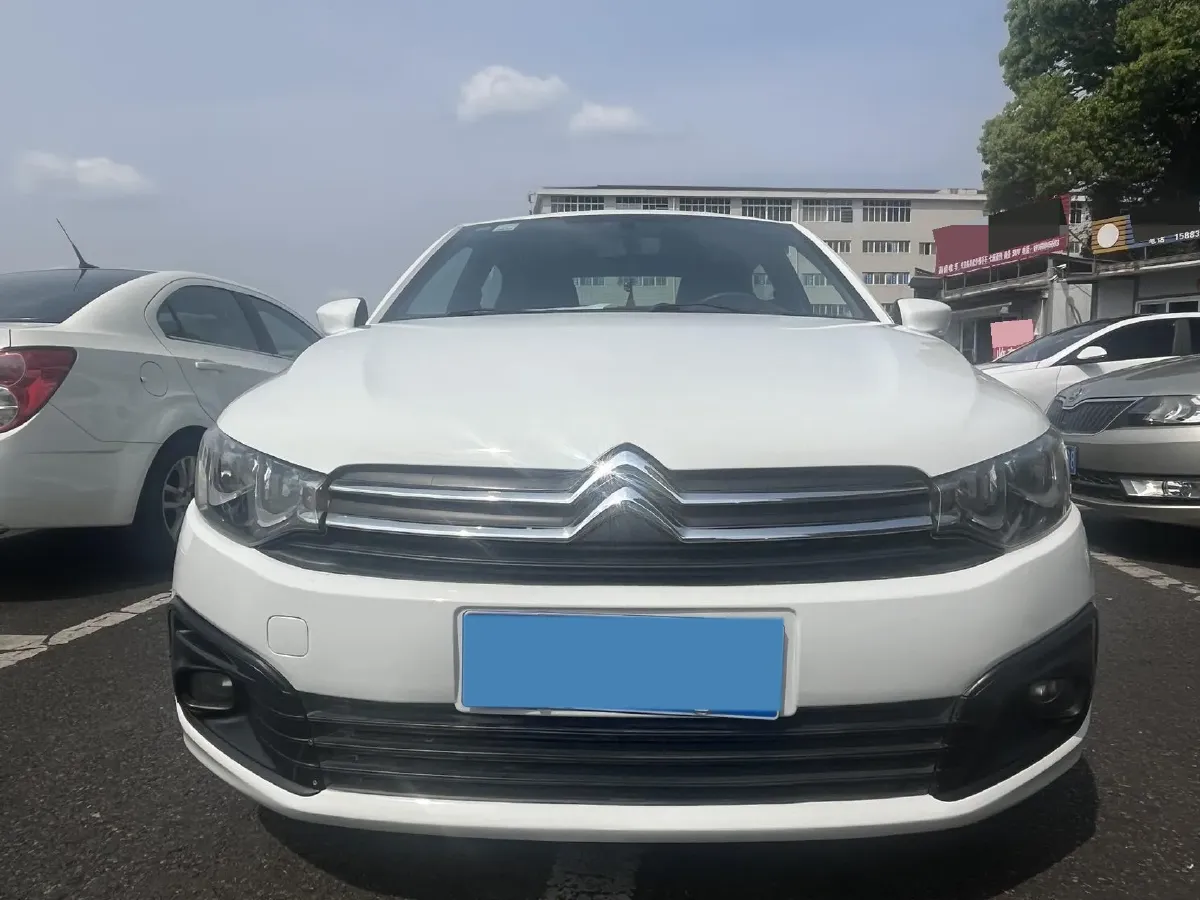 2017 HuangHai XiangLong 2.8T 102HP L4 5MT,autocango,china used car exporter,china ev exporter,chinese used car exporter,chinese used ev exporter