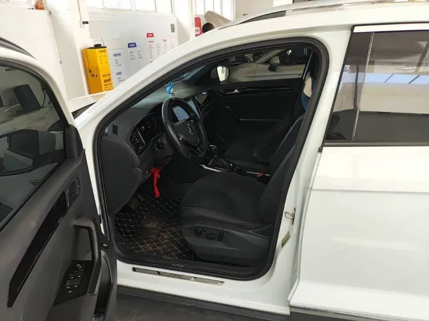 2021 Volkswagen T-Roc 1.4T 150HP L4 7DCT,autocango,china used car exporter,china ev exporter,chinese used car exporter,chinese used ev exporter