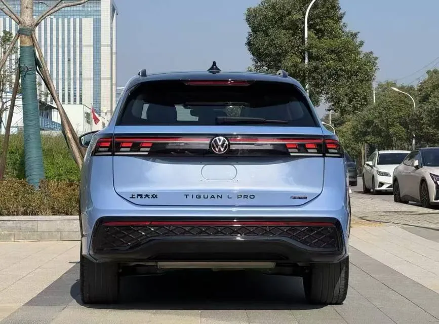 2026 Volkswagen Tiguan L 2.0T 220HP L4 7DCT,autocango,china used car exporter,china ev exporter,chinese used car exporter,chinese used ev exporter