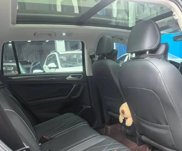 2026 Volkswagen Tiguan L 2.0T 220HP L4 7DCT,autocango,china used car exporter,china ev exporter,chinese used car exporter,chinese used ev exporter