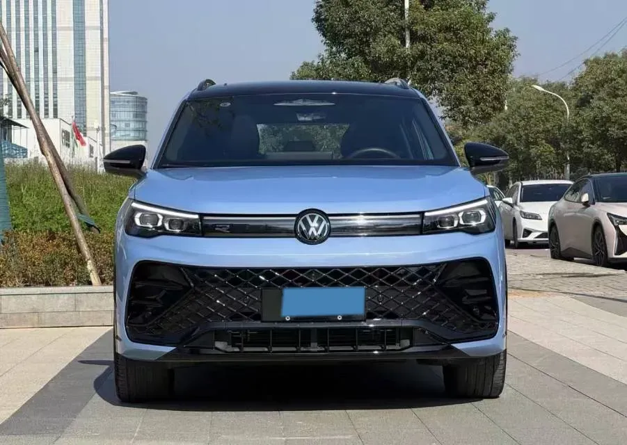 2026 Volkswagen Tiguan L 2.0T 220HP L4 7DCT,autocango,china used car exporter,china ev exporter,chinese used car exporter,chinese used ev exporter