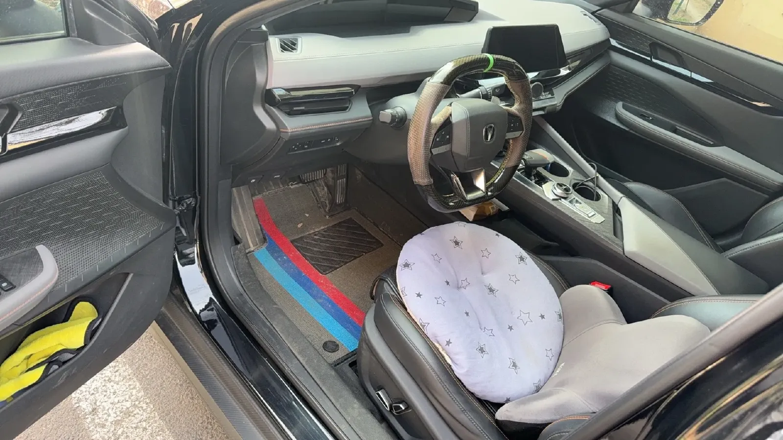 2022 ChangAn UNI-V 1.5T 188HP L4 7DCT,autocango,china used car exporter,china ev exporter,chinese used car exporter,chinese used ev exporter