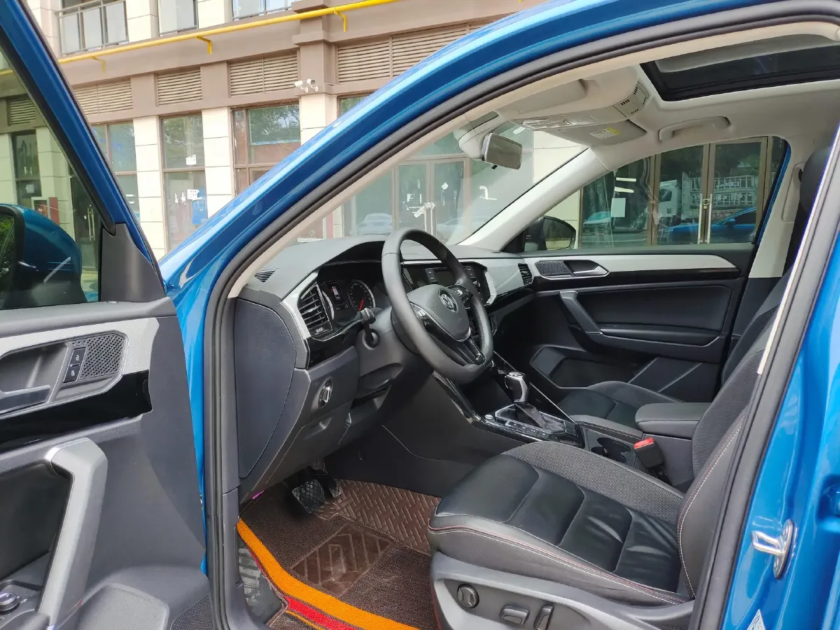 2019 Jeep Cherokee 2.0T 234HP L4 9AT,autocango,china used car exporter,china ev exporter,chinese used car exporter,chinese used ev exporter