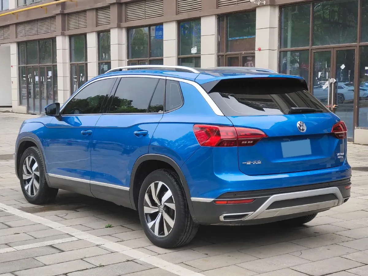 2019 Jeep Cherokee 2.0T 234HP L4 9AT,autocango,china used car exporter,china ev exporter,chinese used car exporter,chinese used ev exporter