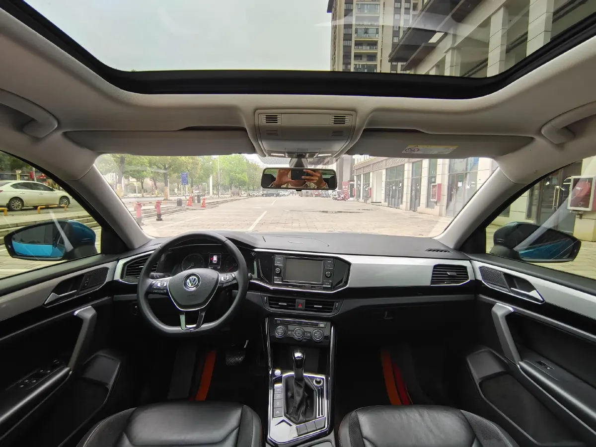 2019 Jeep Cherokee 2.0T 234HP L4 9AT,autocango,china used car exporter,china ev exporter,chinese used car exporter,chinese used ev exporter