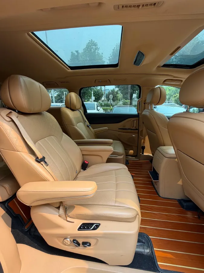 2024 Voyah Dream 1.5T 150HP L4 PHEV 43KWH,autocango,china used car exporter,china ev exporter,chinese used car exporter,chinese used ev exporter