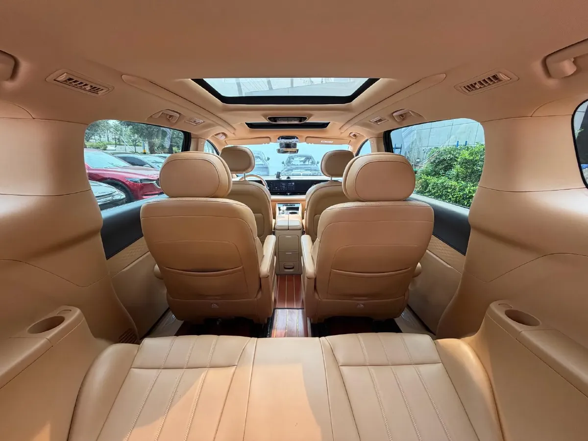 2024 Voyah Dream 1.5T 150HP L4 PHEV 43KWH,autocango,china used car exporter,china ev exporter,chinese used car exporter,chinese used ev exporter