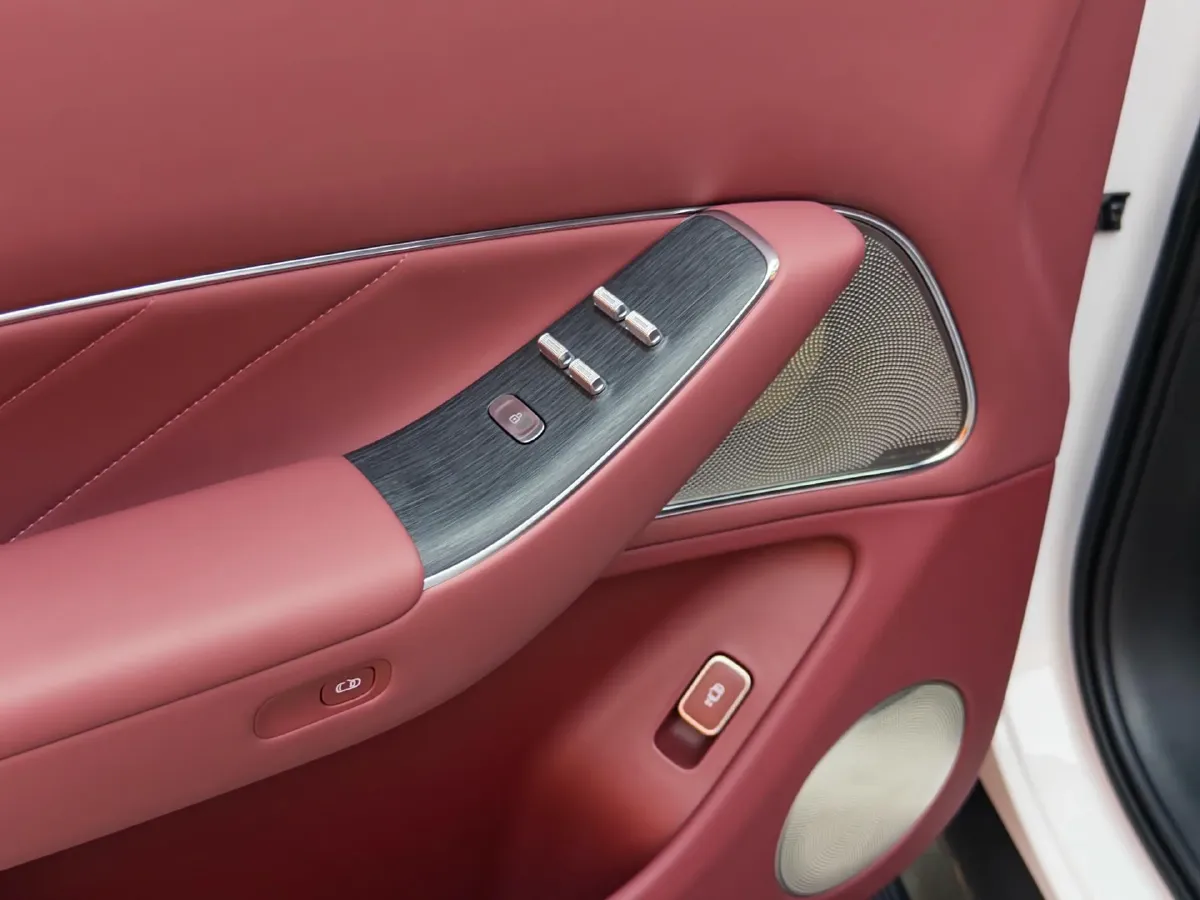 2025 AITO AITO M8 REEV 160HP REEV 53.4KWH,autocango,china used car exporter,china ev exporter,chinese used car exporter,chinese used ev exporter