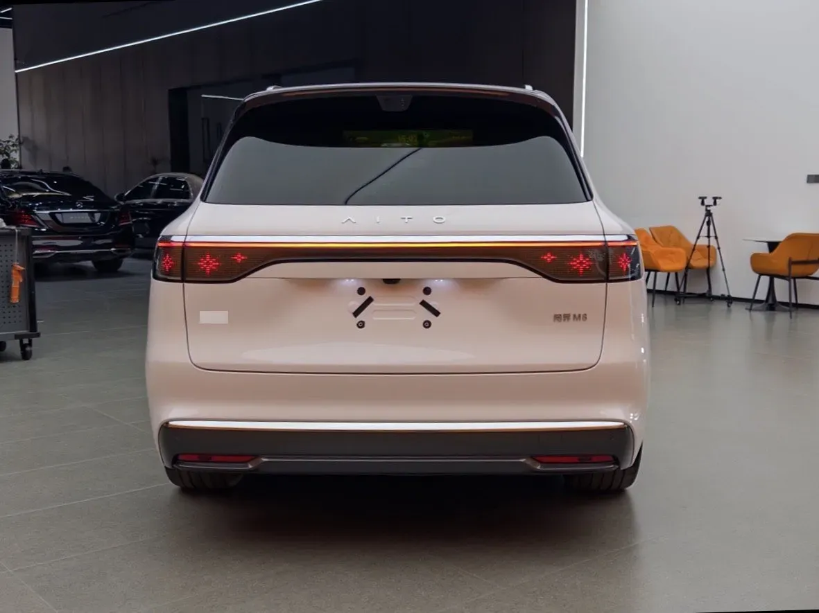 2025 AITO AITO M8 REEV 160HP REEV 53.4KWH,autocango,china used car exporter,china ev exporter,chinese used car exporter,chinese used ev exporter