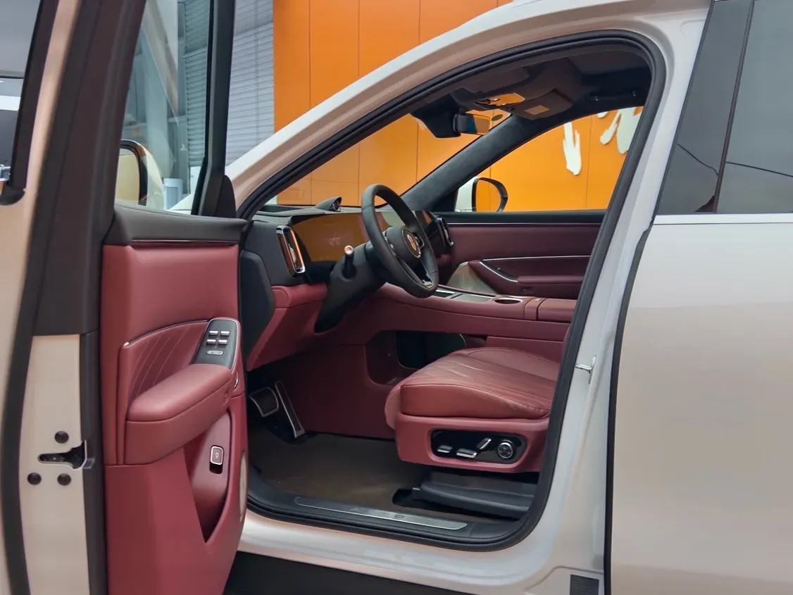 2025 AITO AITO M8 REEV 160HP REEV 53.4KWH,autocango,china used car exporter,china ev exporter,chinese used car exporter,chinese used ev exporter