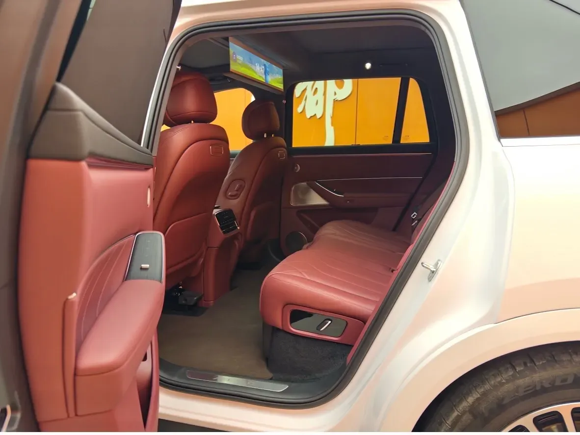 2025 AITO AITO M8 REEV 160HP REEV 53.4KWH,autocango,china used car exporter,china ev exporter,chinese used car exporter,chinese used ev exporter