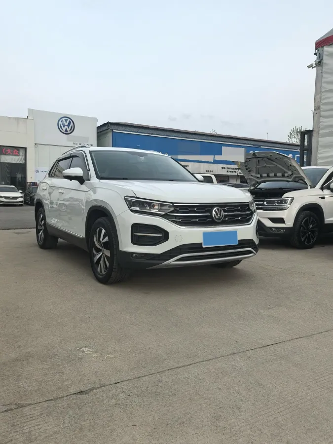 2019 Jeep Cherokee 2.0T 234HP L4 9AT,autocango,china used car exporter,china ev exporter,chinese used car exporter,chinese used ev exporter