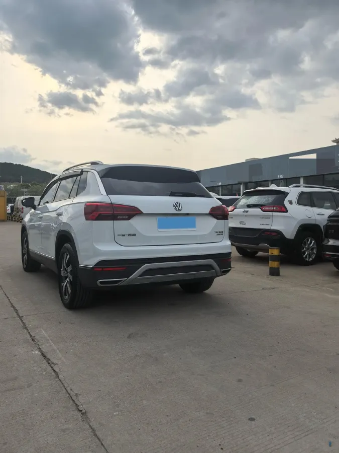 2019 Jeep Cherokee 2.0T 234HP L4 9AT,autocango,china used car exporter,china ev exporter,chinese used car exporter,chinese used ev exporter