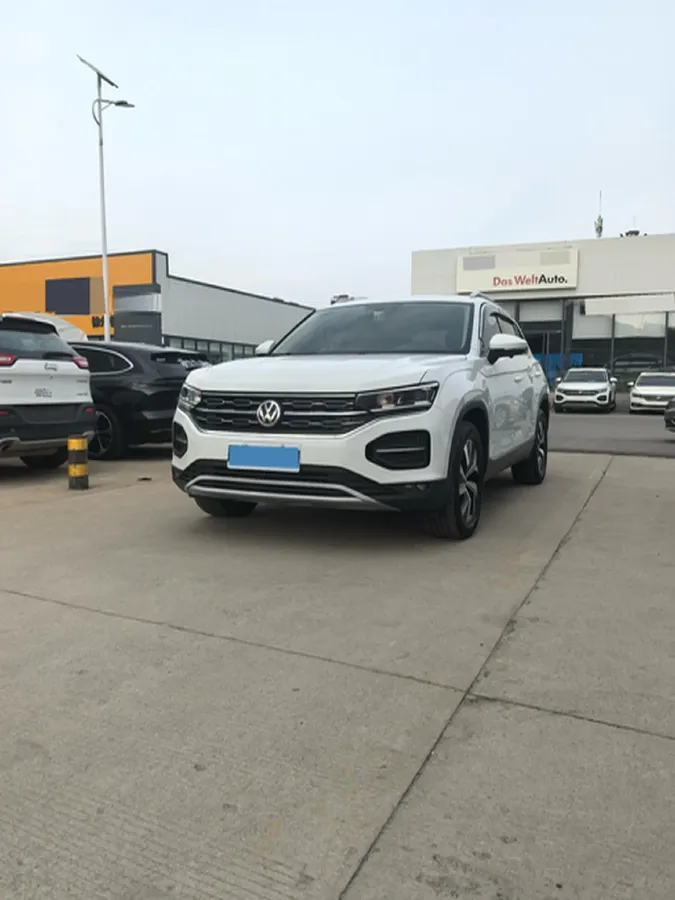 2019 Jeep Cherokee 2.0T 234HP L4 9AT,autocango,china used car exporter,china ev exporter,chinese used car exporter,chinese used ev exporter