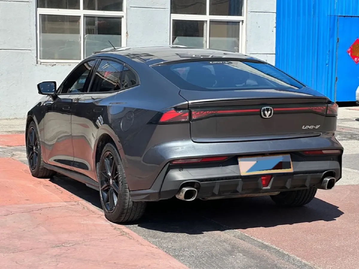 2022 ChangAn UNI-V 1.5T 188HP L4 7DCT,autocango,china used car exporter,china ev exporter,chinese used car exporter,chinese used ev exporter