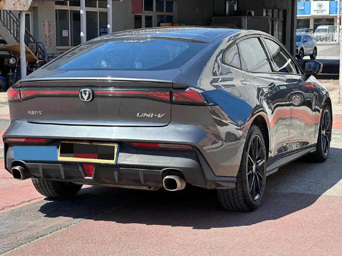 2022 ChangAn UNI-V 1.5T 188HP L4 7DCT,autocango,china used car exporter,china ev exporter,chinese used car exporter,chinese used ev exporter
