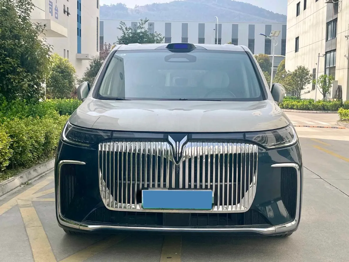 2025 Voyah Dream 1.5T 150HP L4 PHEV 41.7KWH,autocango,china used car exporter,china ev exporter,chinese used car exporter,chinese used ev exporter