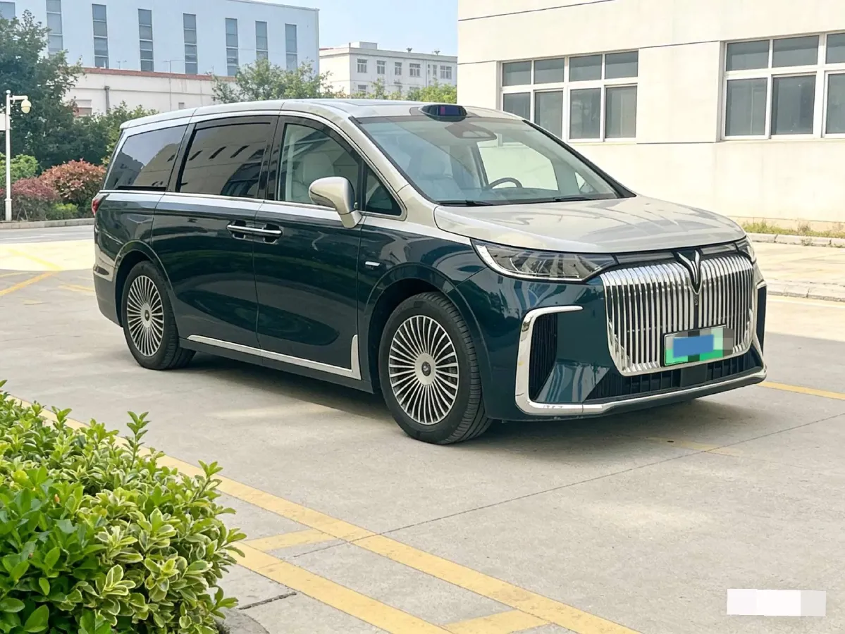 2025 Voyah Dream 1.5T 150HP L4 PHEV 41.7KWH,autocango,china used car exporter,china ev exporter,chinese used car exporter,chinese used ev exporter
