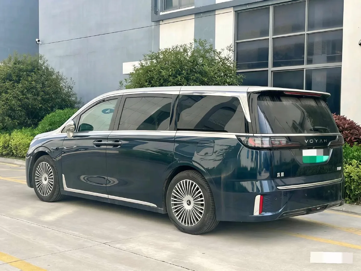 2025 Voyah Dream 1.5T 150HP L4 PHEV 41.7KWH,autocango,china used car exporter,china ev exporter,chinese used car exporter,chinese used ev exporter